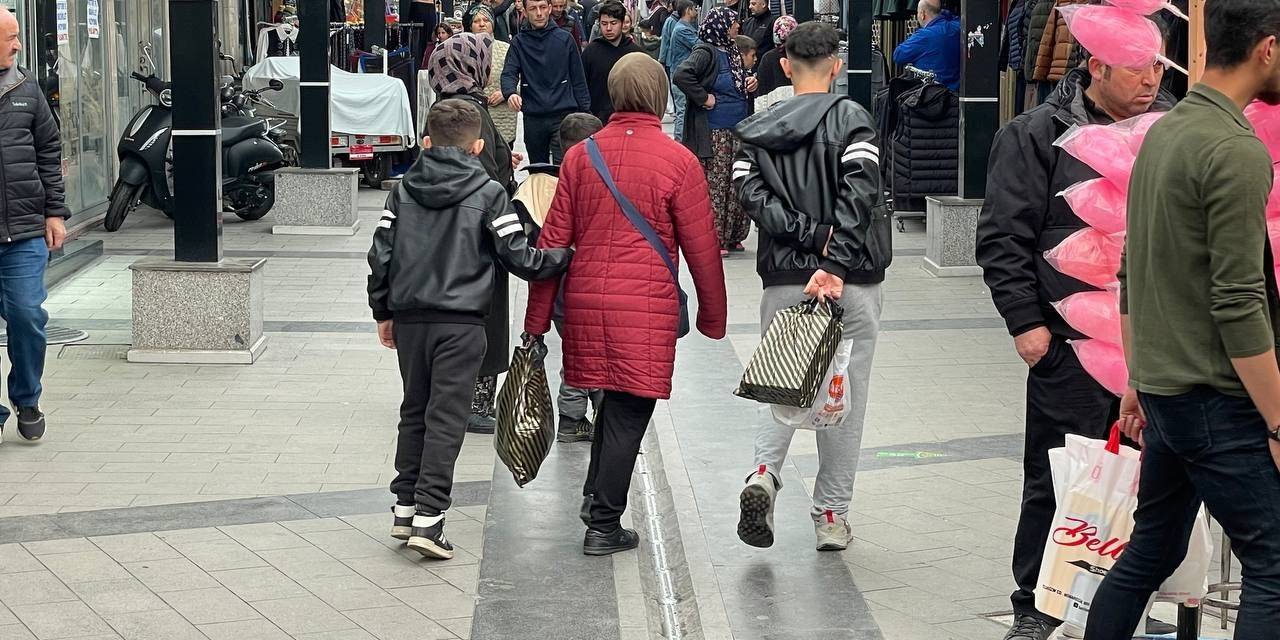 Aksaray’da Çarşıda Bayram Yoğunluğu