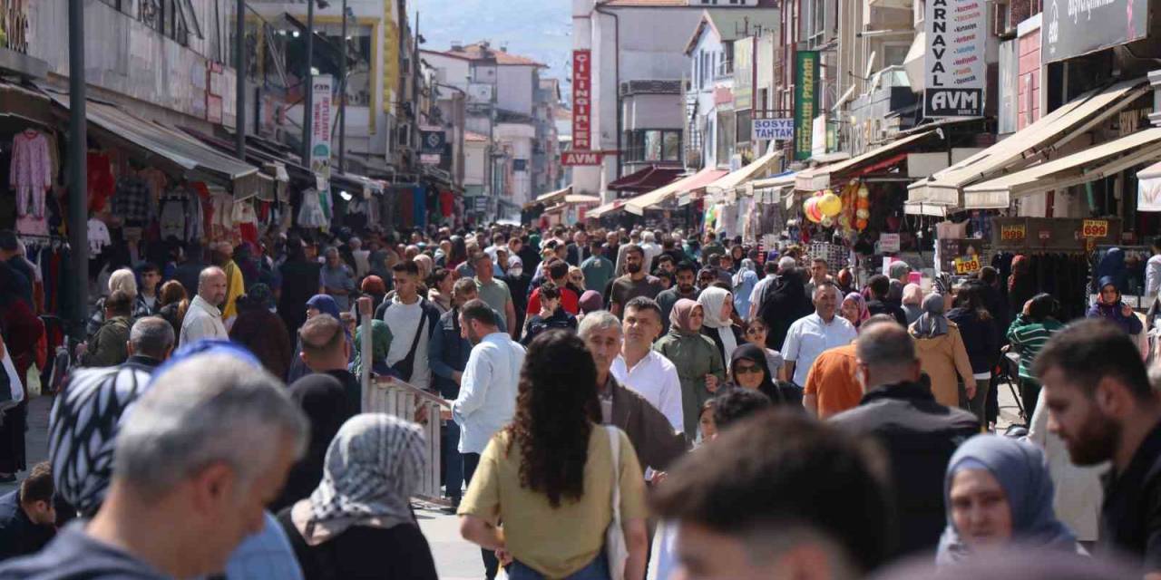Alışverişi Son Güne Bırakanlar Çarşı, Pazarda Yoğunluk Oluşturdu