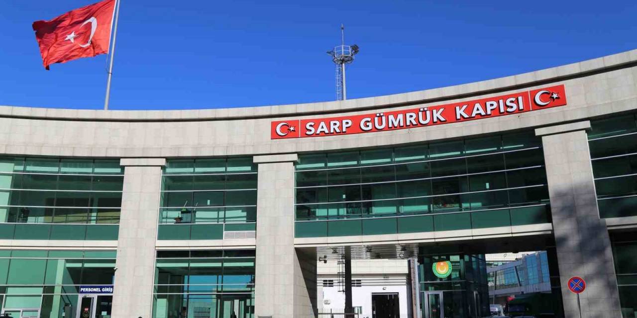 Sarp Sınır Kapısı’nda Bayram Yoğunluğu