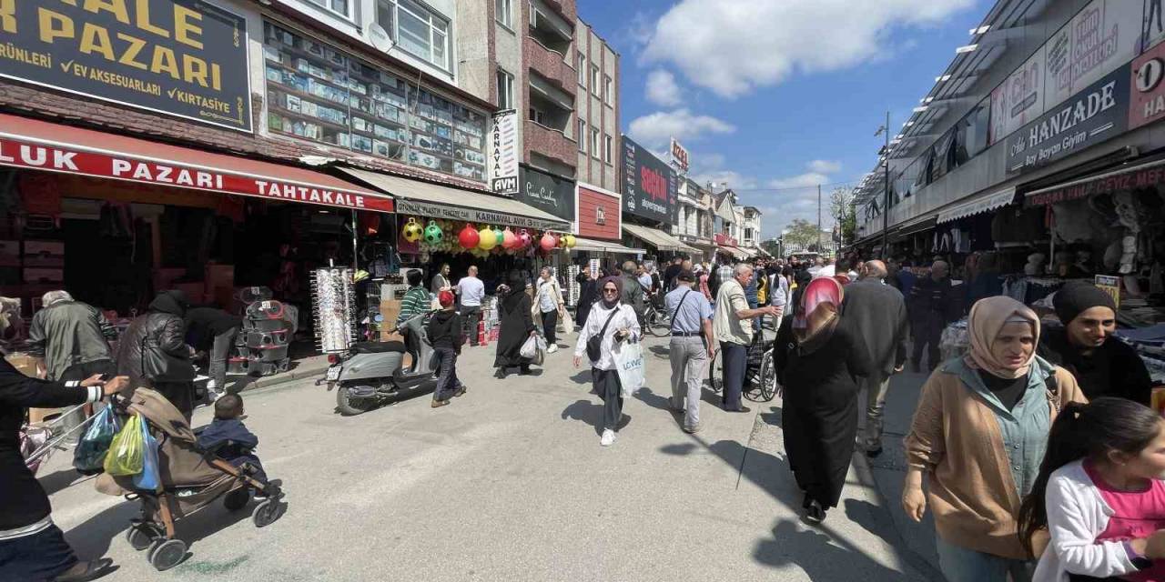 Sokak Ortasında Kadınlar Saç Saça Baş Başa Girdi: Erkekler Zor Ayırdı