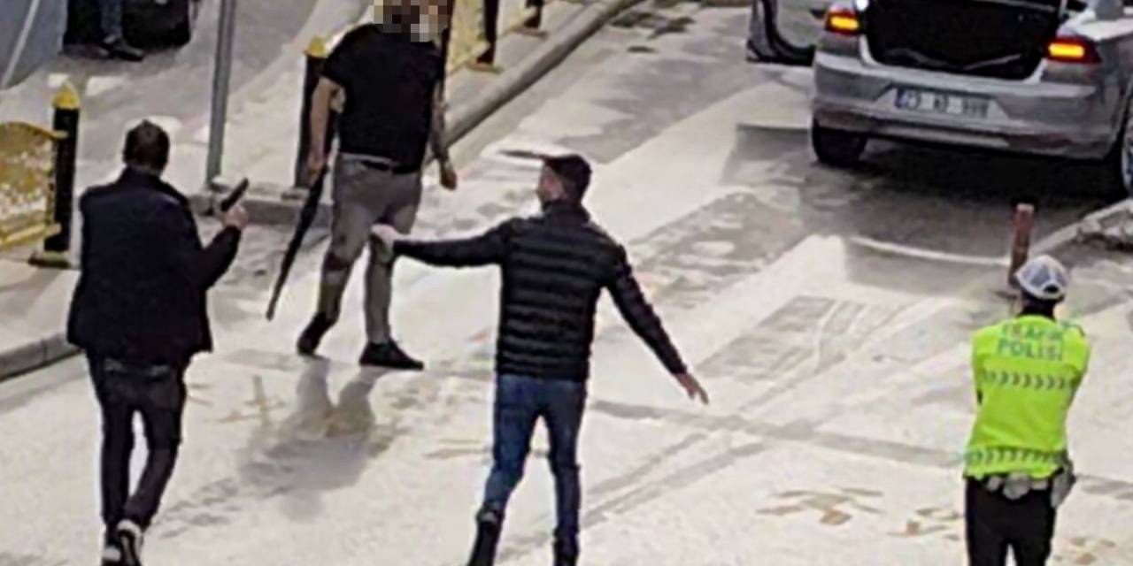 Trafikte Tartışan Sürücü, Aracının Bagajından Pompalı Tüfek Çıkardı