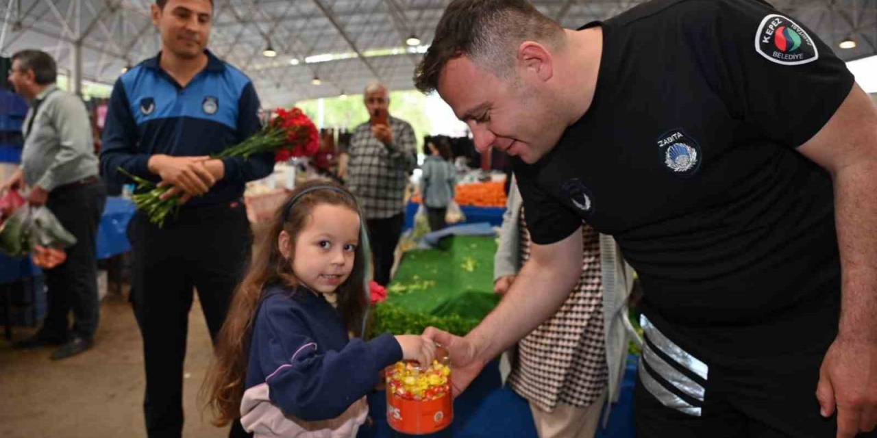 Kepez Zabıtasından Şeker Ve Çiçekli Bayram Tebriği