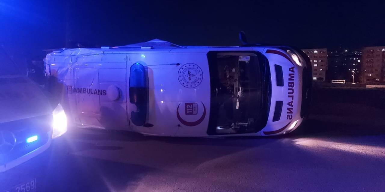 Hasta Almaya Giden Ambulans Kaza Yaptı: 5 Yaralı
