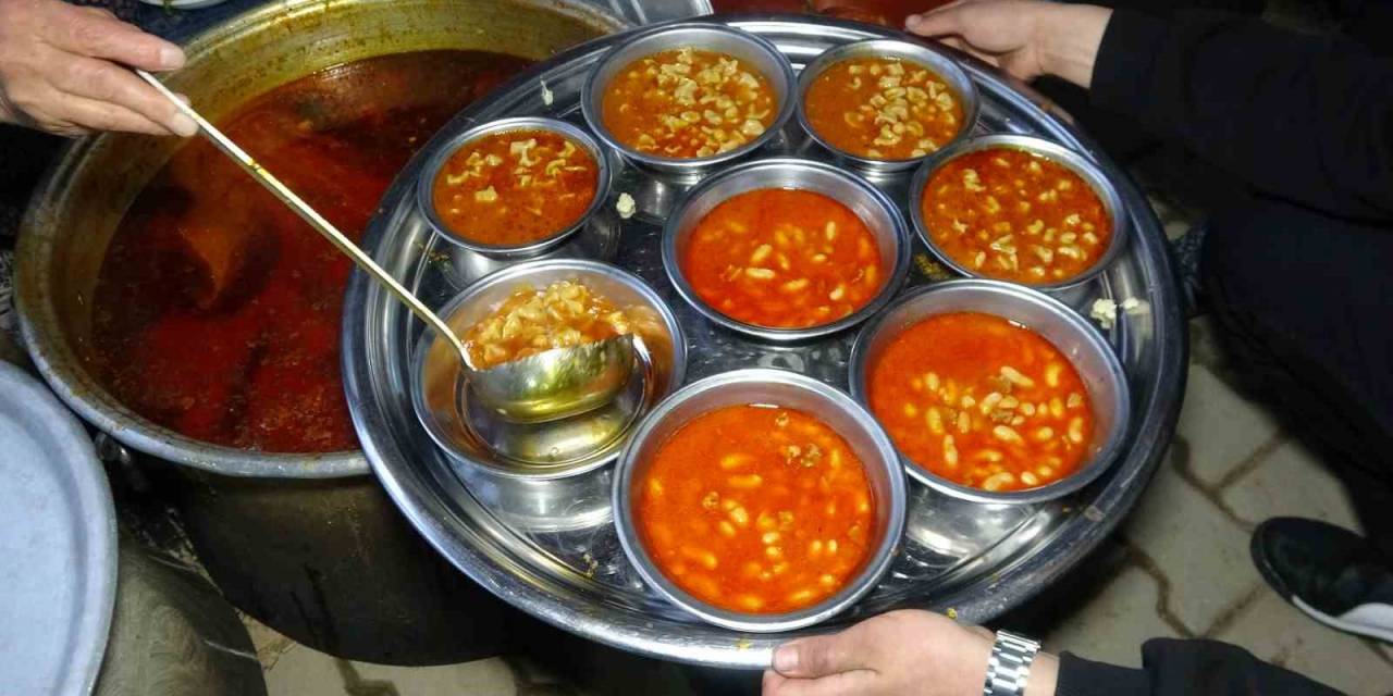 Köylüler Ramazan Ayını İmece Usulü İftarla Uğurladı