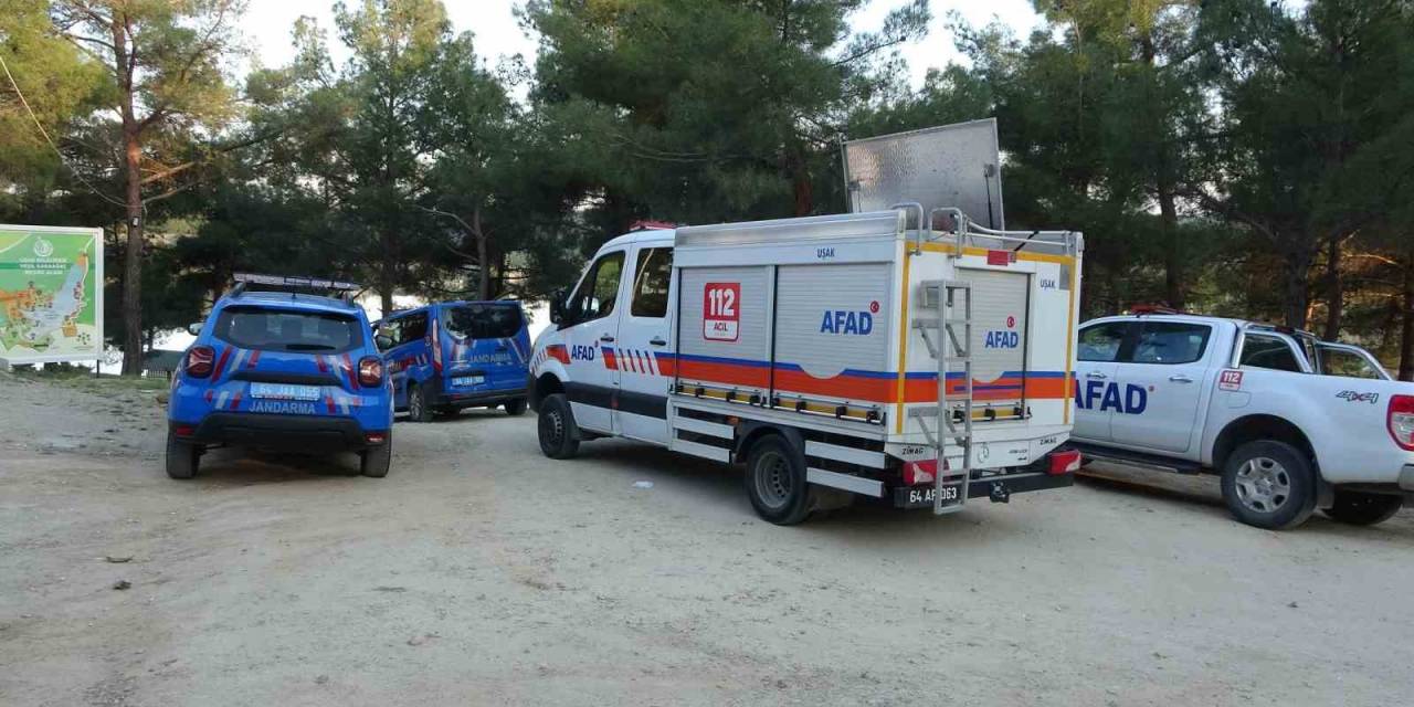 Uşak’ta Otomobil Gölete Düştü, Arama Çalışması Başlatıldı