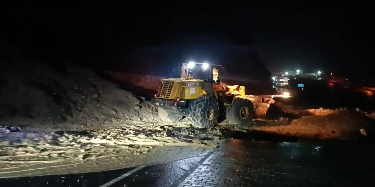 Hakkari’de Sağanak Yağış Etkili Oluyor