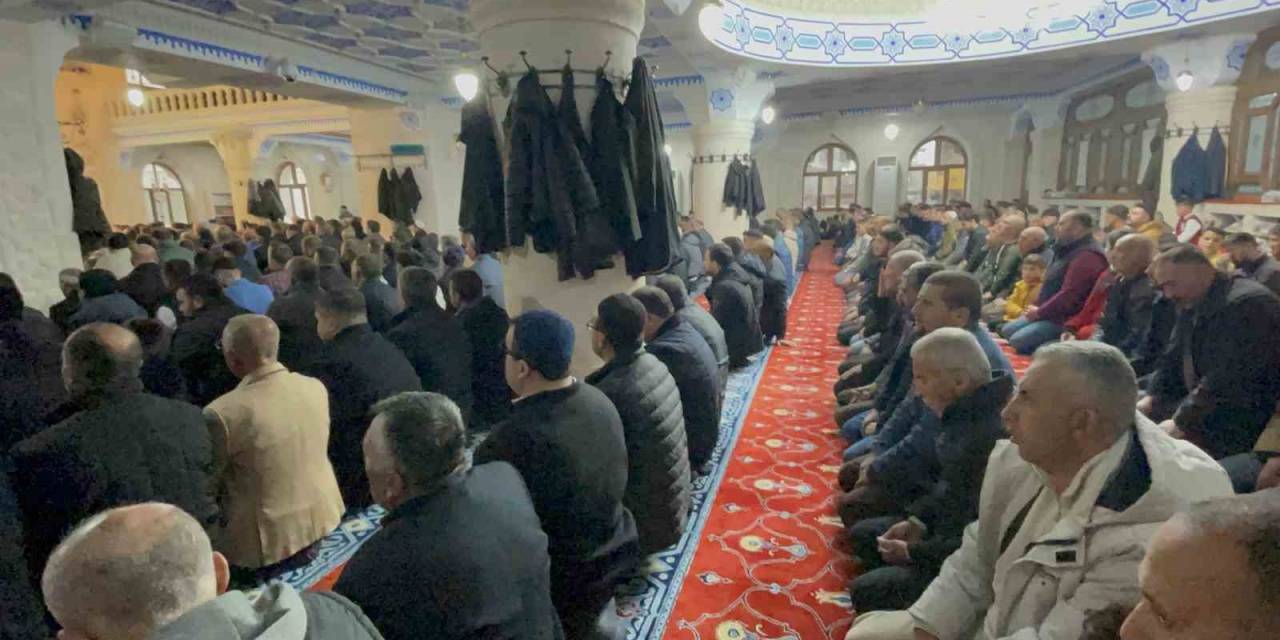 Tatvan’da Bayram Namazı Kılındı