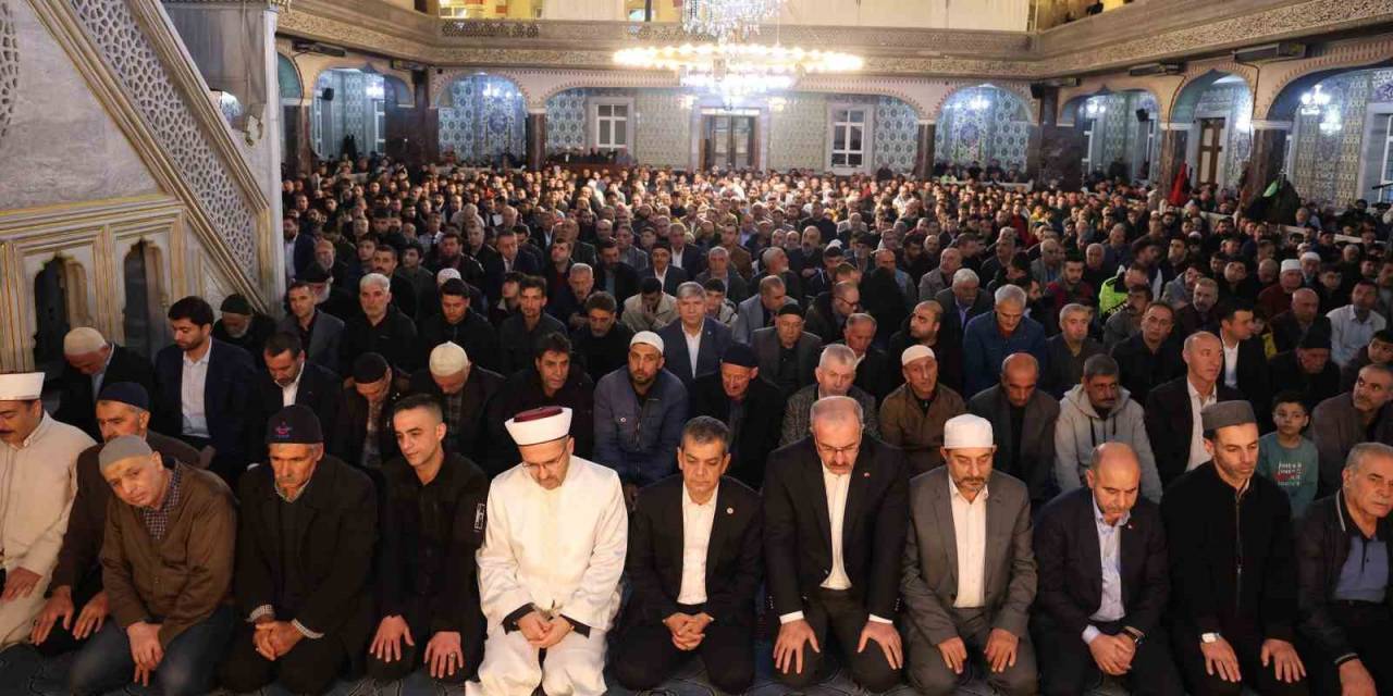 Elazığ’da Bayram Namazında Camiler Doldu Taştı