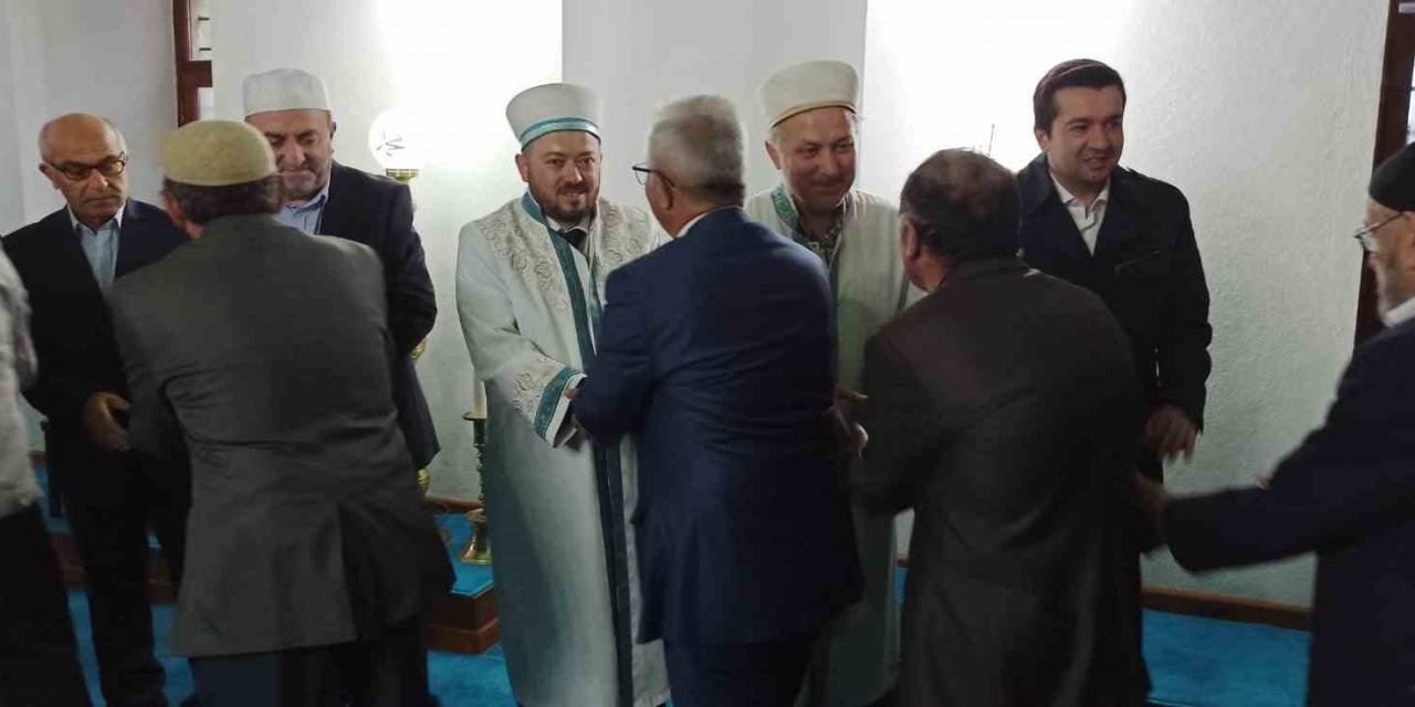 Devrek’te Bayram Namazı Coşkusu