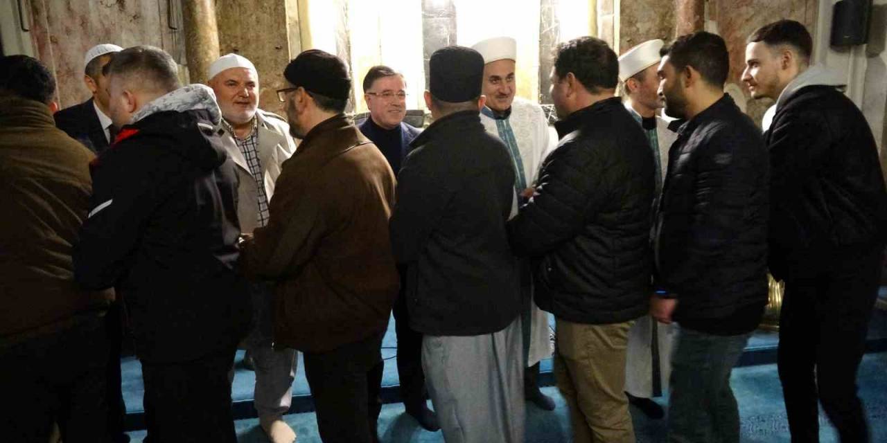 Yozgat’ta Vatandaşlar Bayram Namazı İçin Camilere Akın Etti