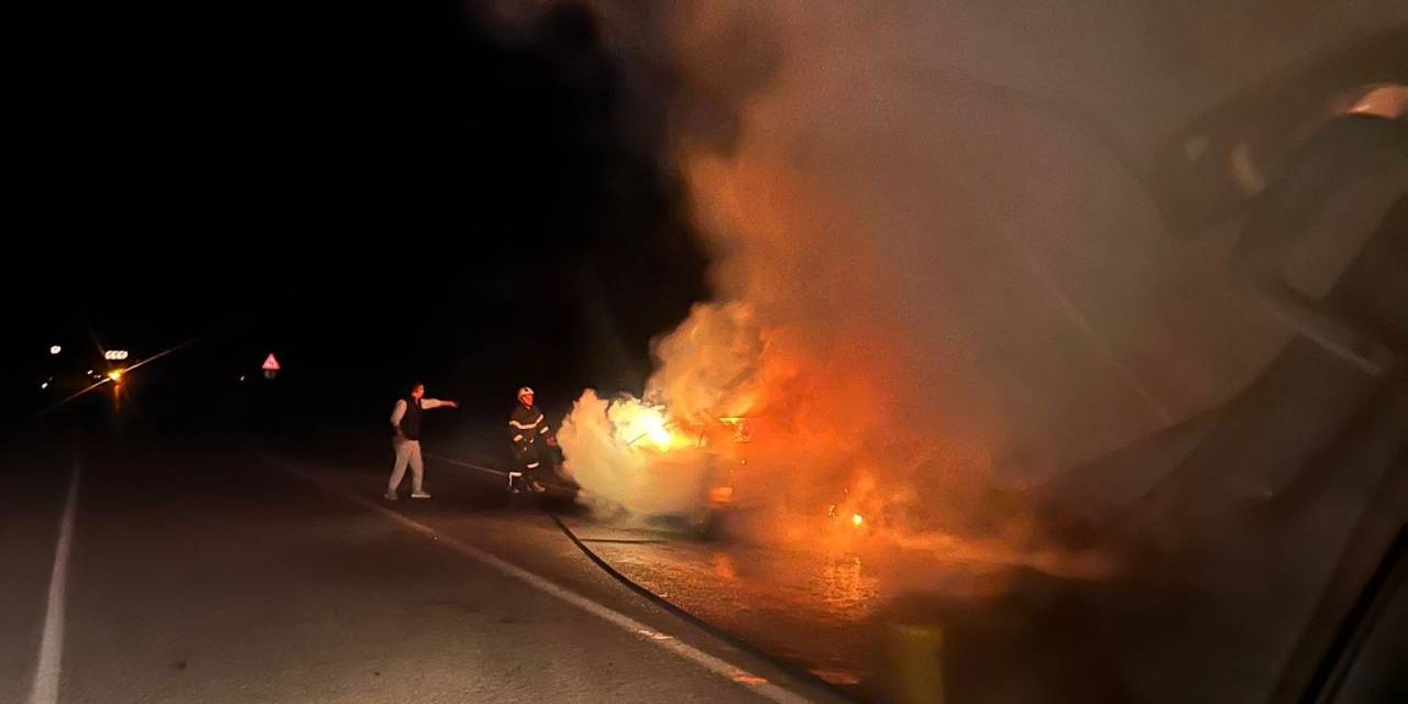 Alev Alan Otomobil Küle Döndü