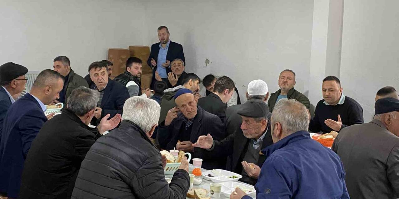 Kavak Atayurt Mahallesi’nde Geleneksel Bayram Kahvaltısı Düzenlendi