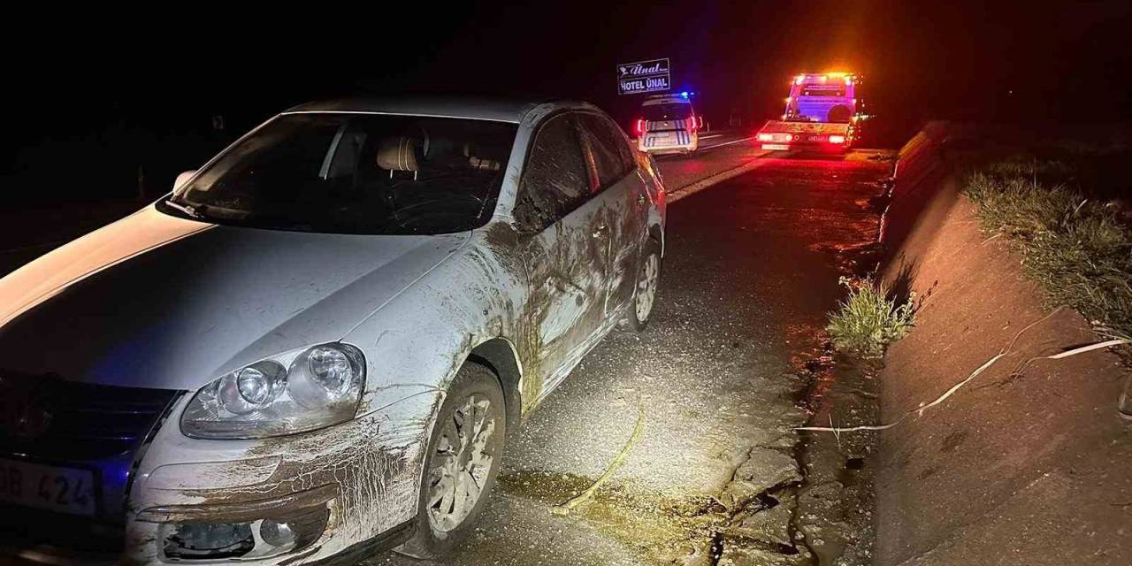 Otomobil Şarampole Girdi: 2 Yaralı