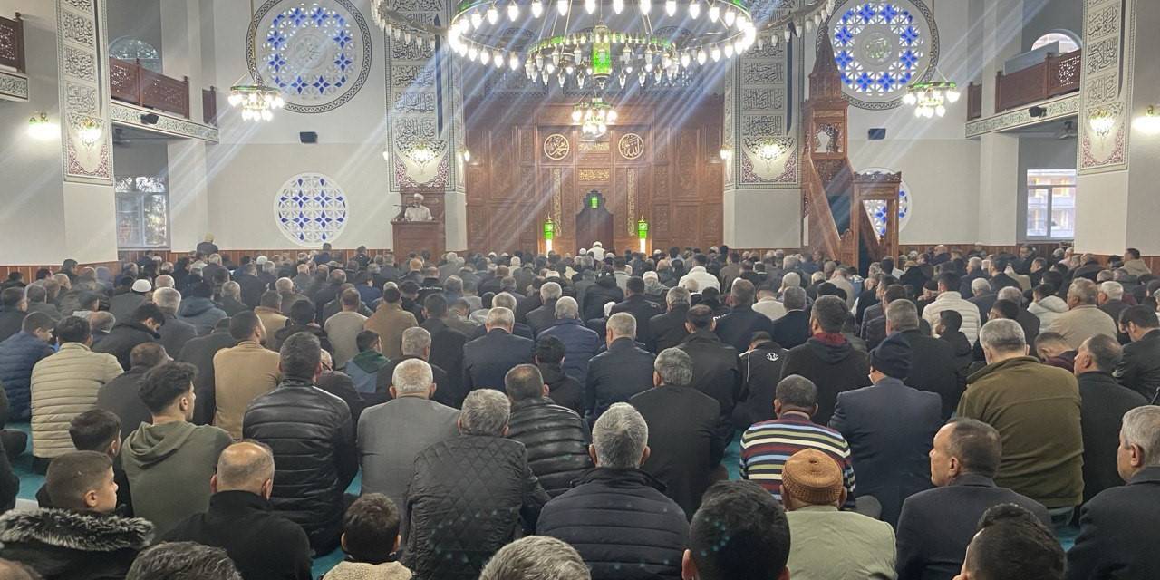 Adıyaman’da Binlerce Kişi Bayram Namazı İçin Saf Tuttu