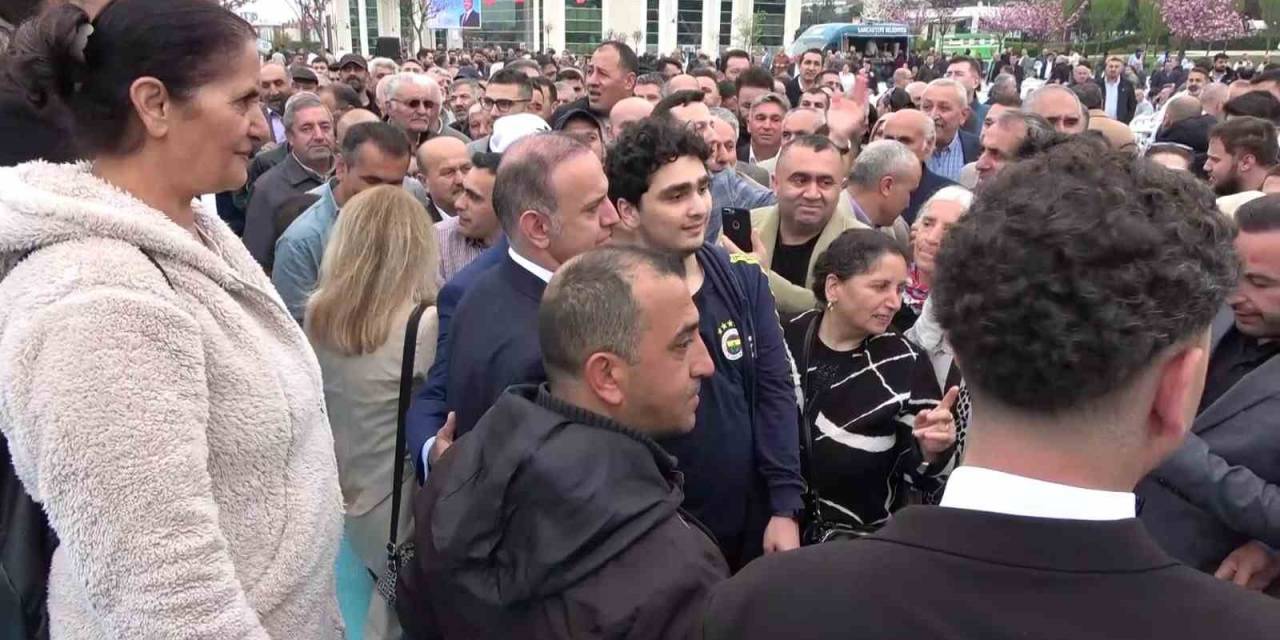 Başkan Yeğin, Sancaktepe’de Vatandaşlarla Bayramlaştı