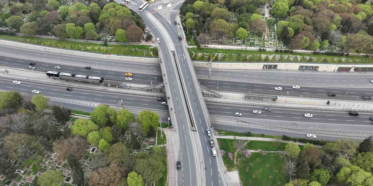 İstanbul’da Bayramın İlk Gününde Yollar Boş Kaldı