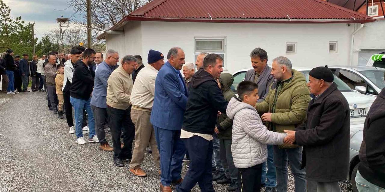 Köylerde Toplu Bayramlaşma Geleneği Sürüyor