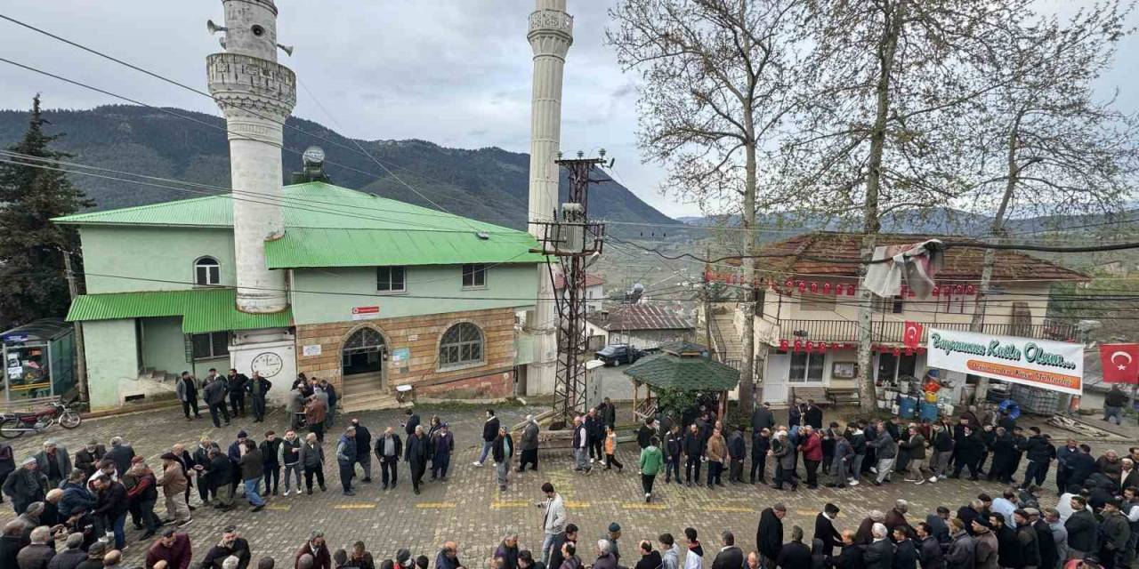 Bayramlaşmak İçin Kuyruk Oluşturdular