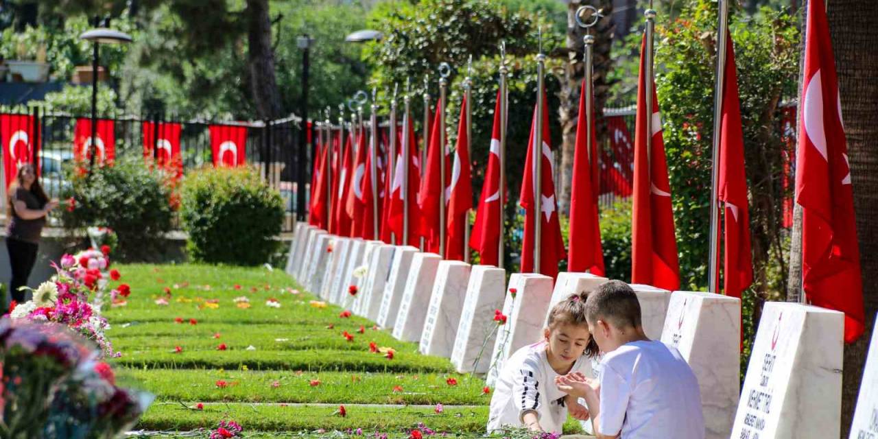 Şehit Mezarlığında En Buruk Bayram