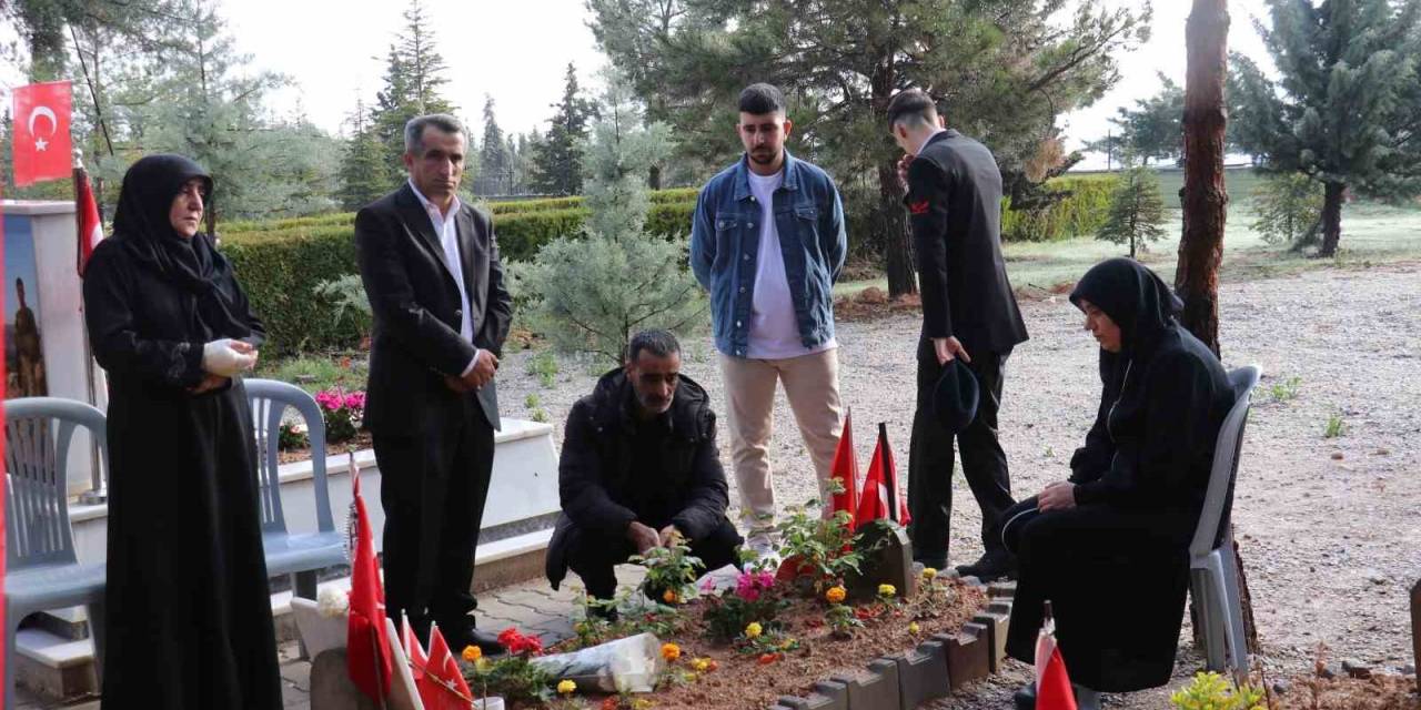 Malatya’da Şehitlikte Hüzünlü Bayram