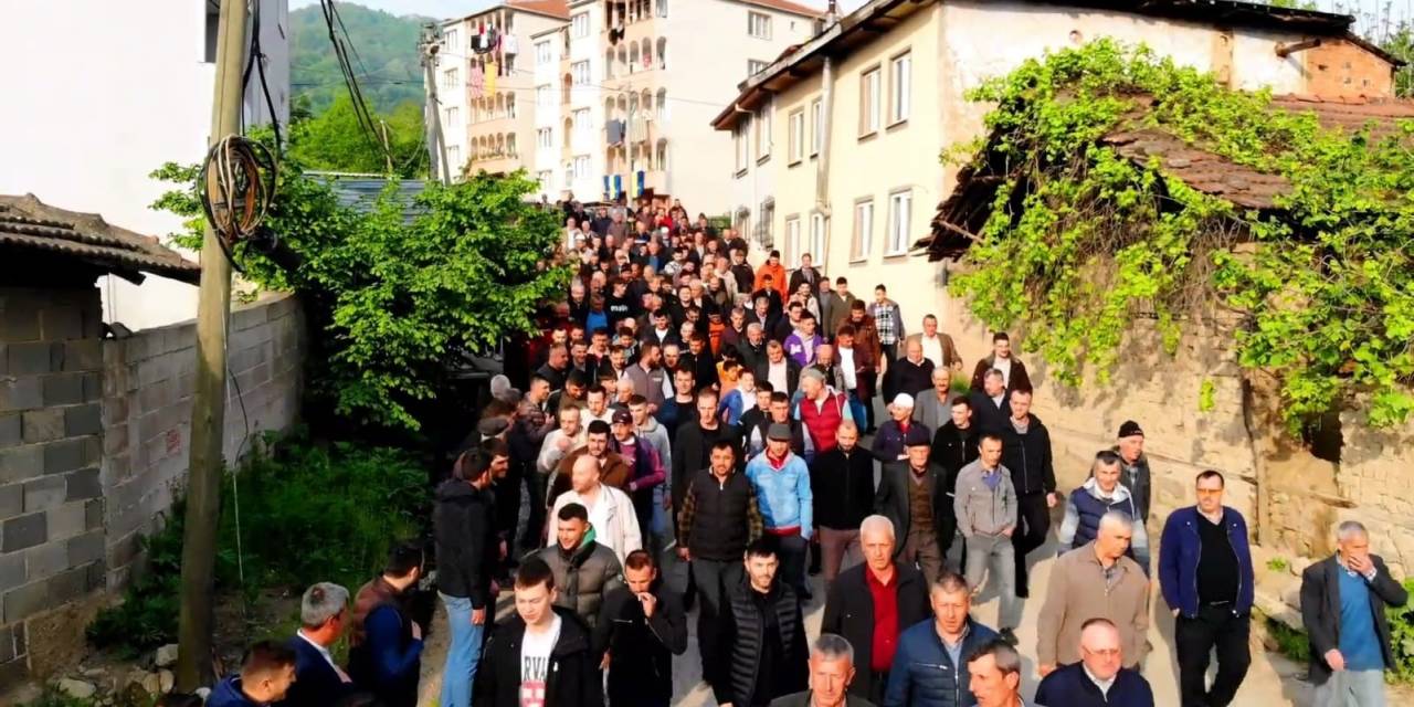 İnegöl’de 1 Kilometrelik Bayramlaşma