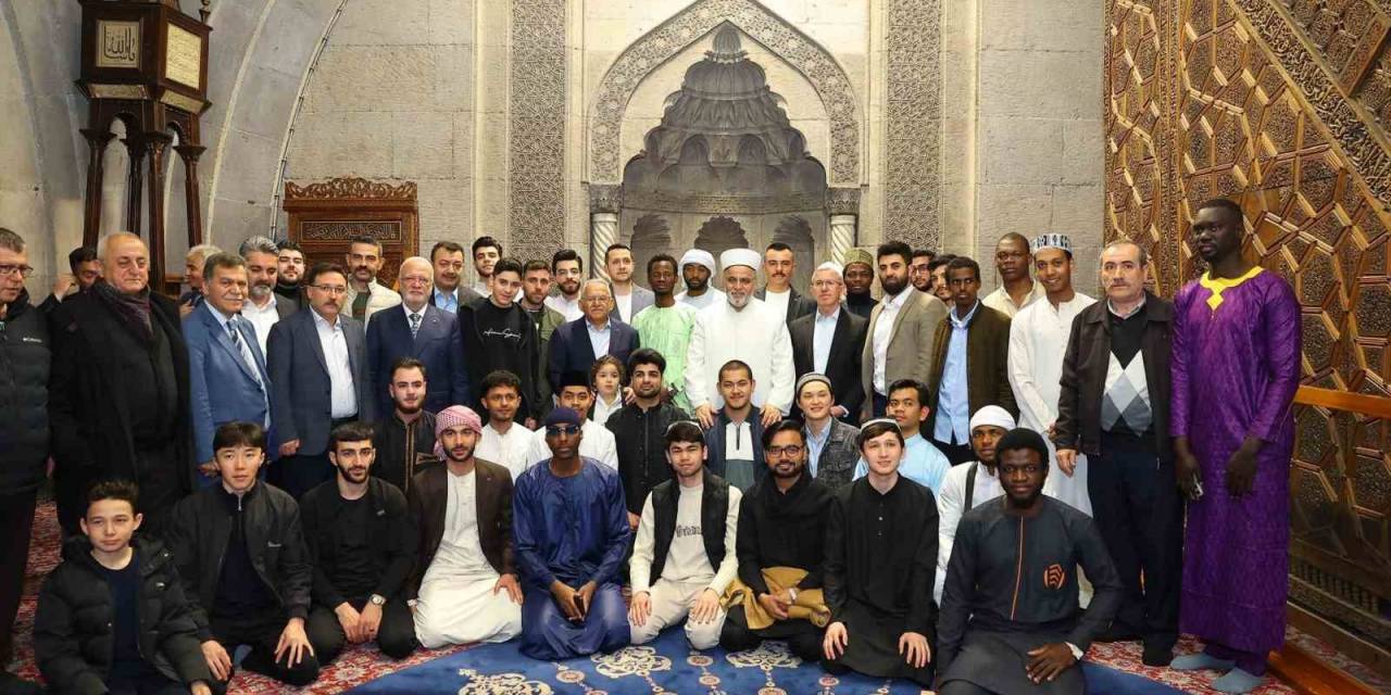 Başkan Büyükkılıç Vatandaşlarla Bayram Namazında Buluştu