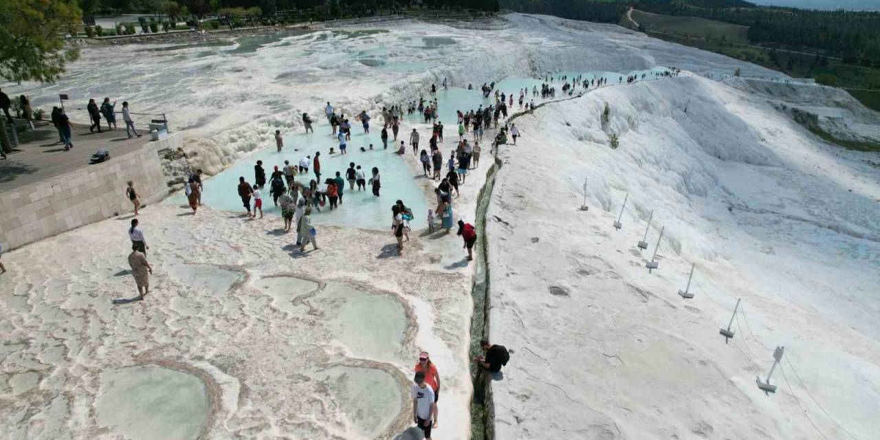 Ramazan Bayramı’nda Yerli Turistler Pamukkale’ye Akın Etti