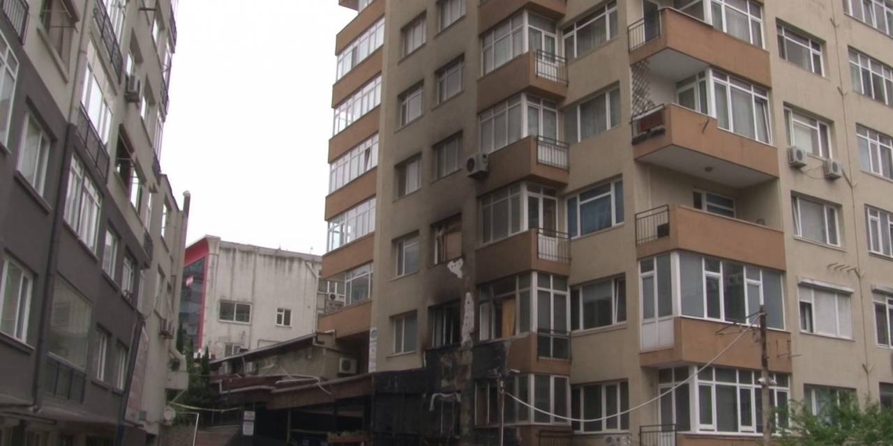 Beşiktaş’ta 29 Kişinin Öldüğü Yangında Hasar Gören Bina Sakinleri Bayramı Buruk Geçiriyor