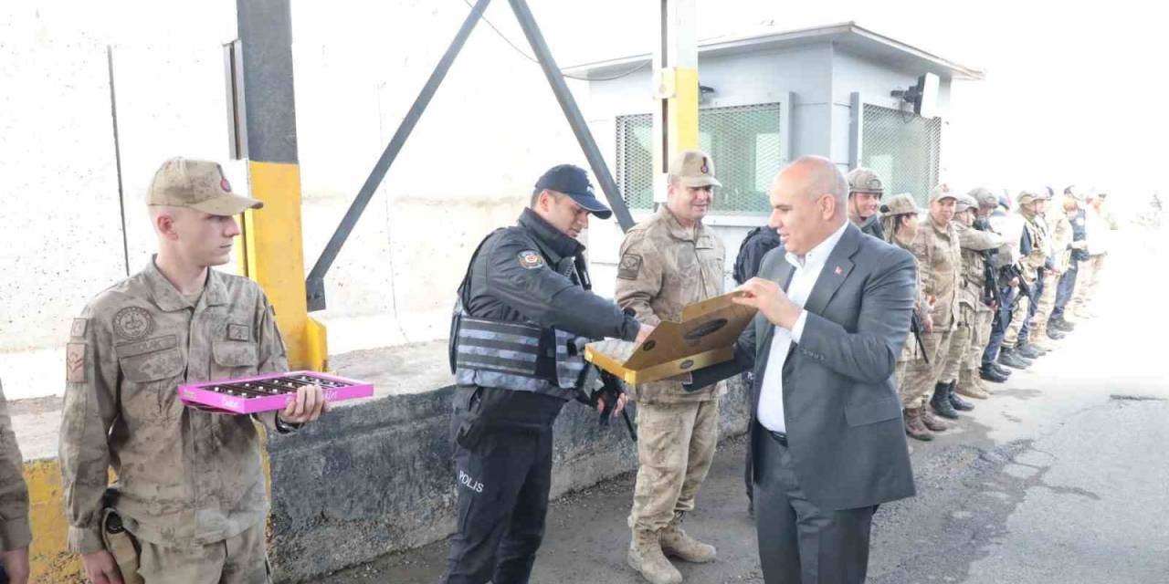 Ağrı’da Bayramlaşma Programları Düzenlendi