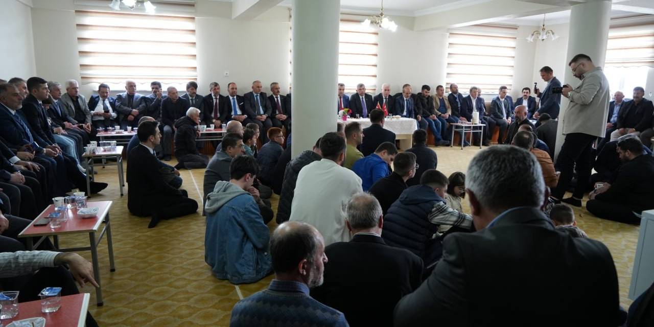 Bayburt’ta Geleneksel Bayramlaşma Programı Yoğun Katılımla Gerçekleşti