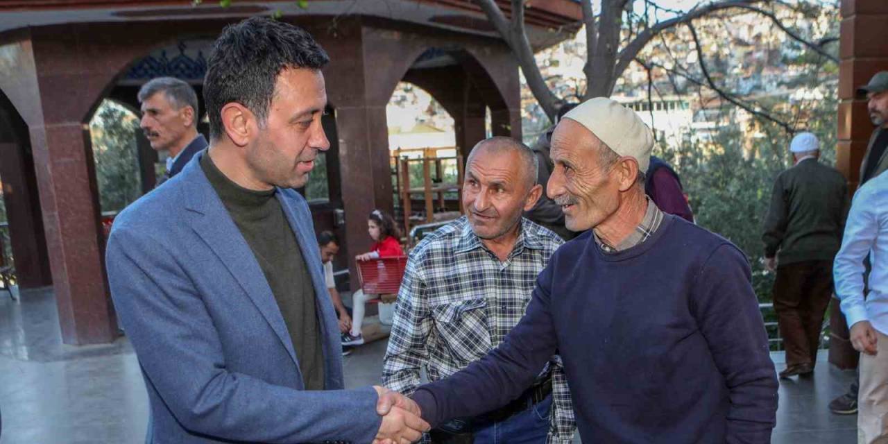 Başkan Önal, Bayramın İlk Gününde İlçe Sakinleriyle Buluştu