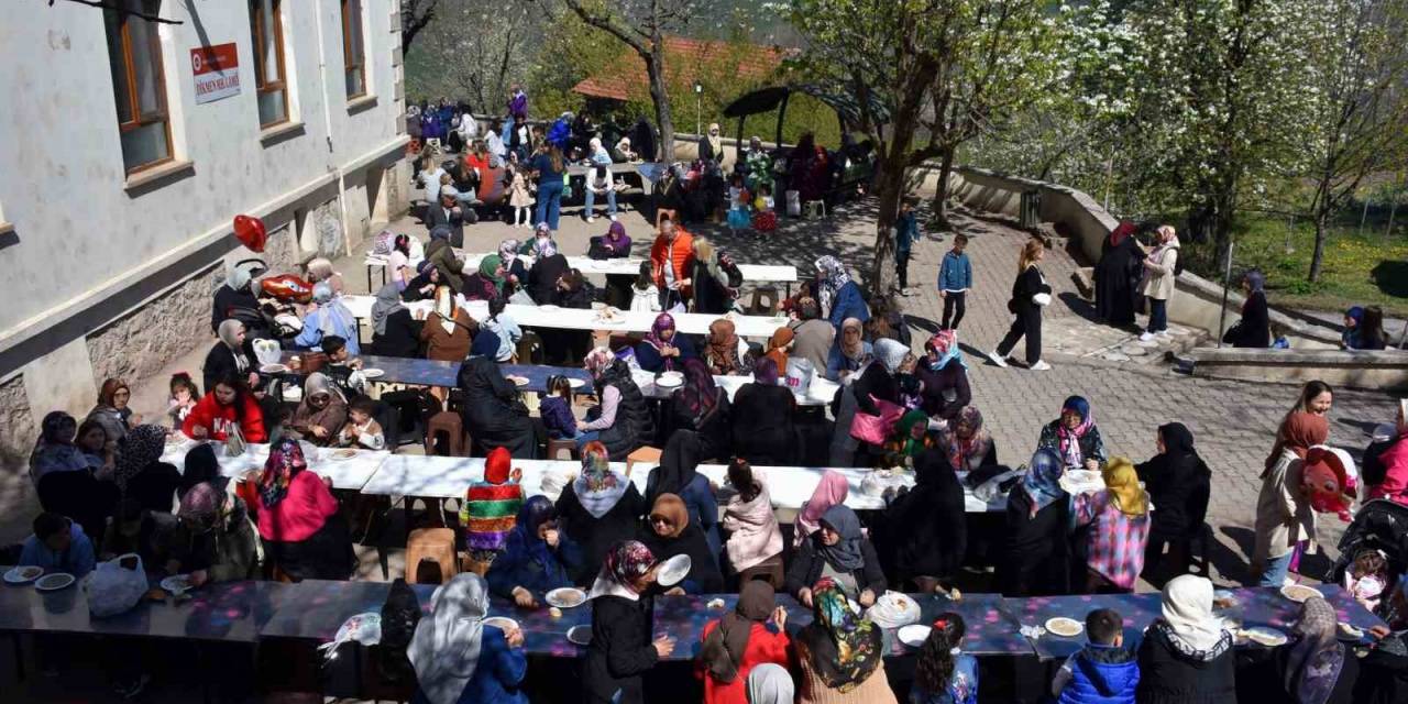 Asırlık Gelenek: Gencinden Yaşlısına Herkes O Kazanların Başına Geçti