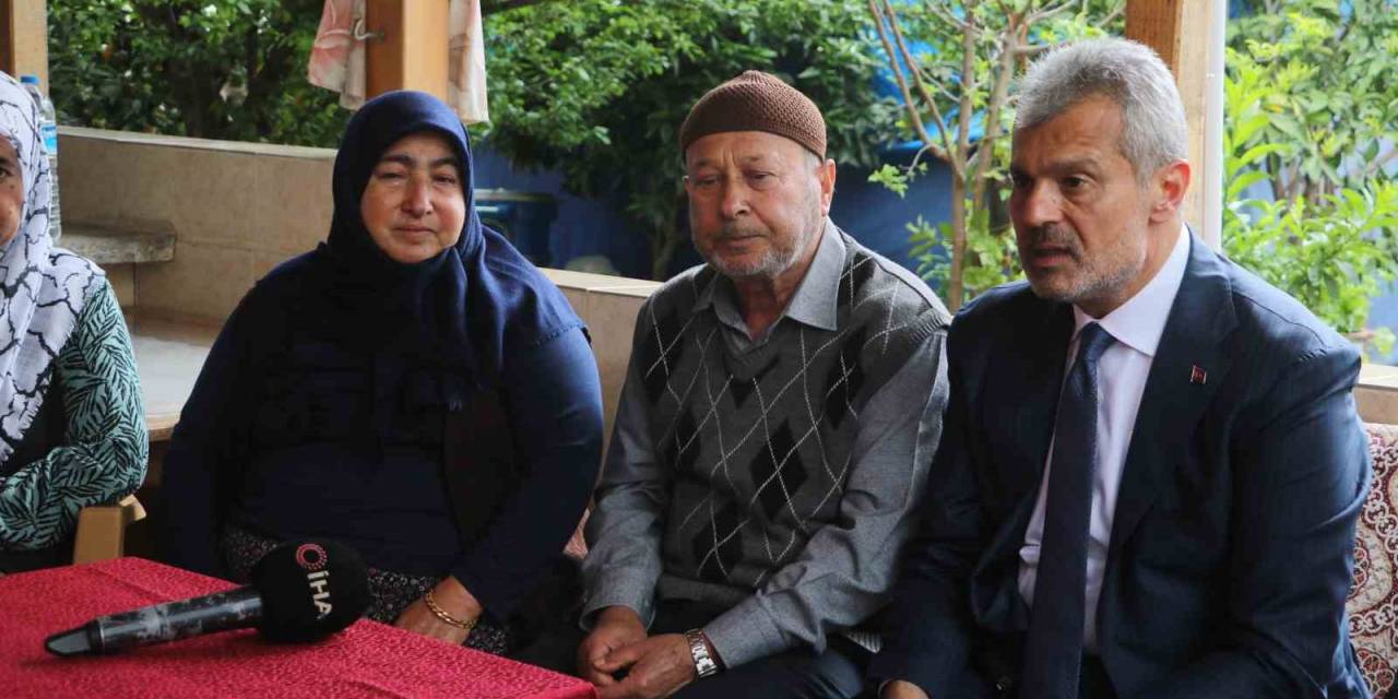 "Depremde 5 Evladım Gitti" Diyen Gözü Yaşlı Anneye Belediye Başkanından Bayram Ziyareti