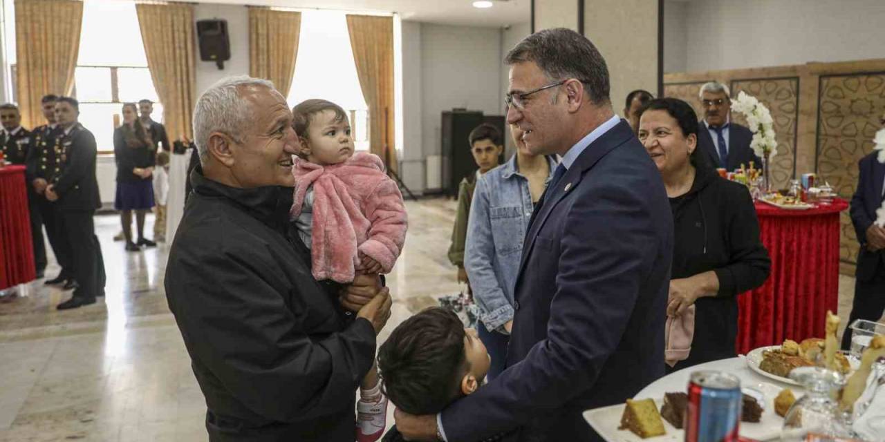 Van’da Resmi Bayramlaşma