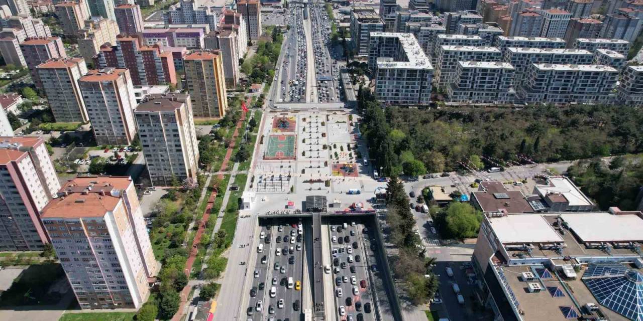 Büyükçekmece İle Avcılar Arasında Yaşanan Trafik Yoğunluğu Havadan Görüntülendi