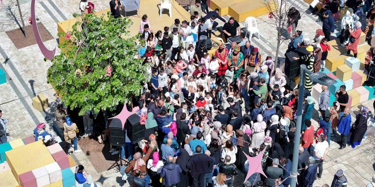 Bayramda Güzel Havayı Fırsat Bilen Vatandaşlar Sahile Akın Etti