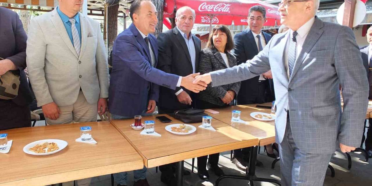 Burhaniye’de Bayramlaşma Yapıldı