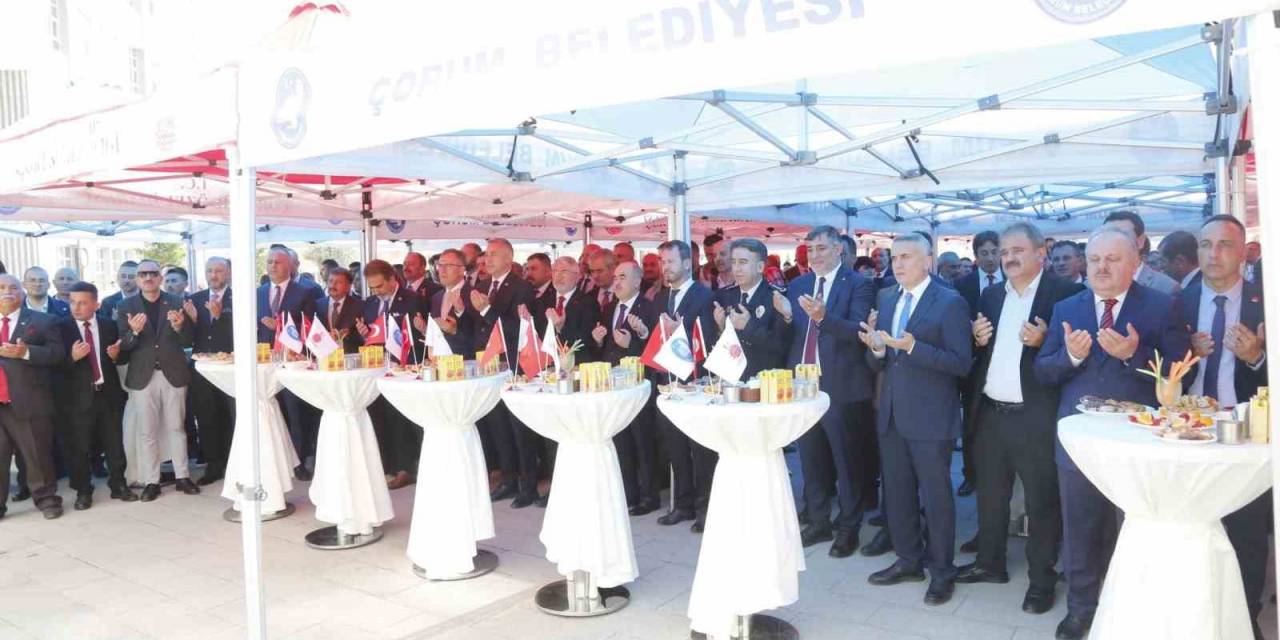 Çorum Protokolü Ve Vatandaşlar Bayramlaştı