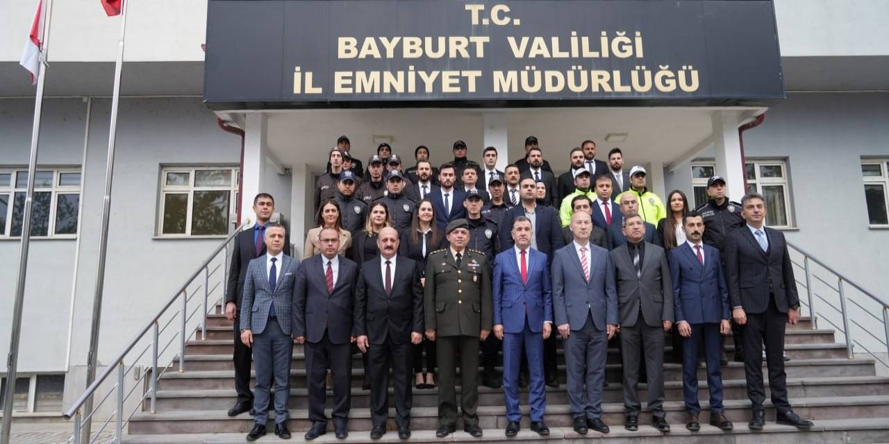 Validen Görev Başındaki Personele Bayram Ziyareti