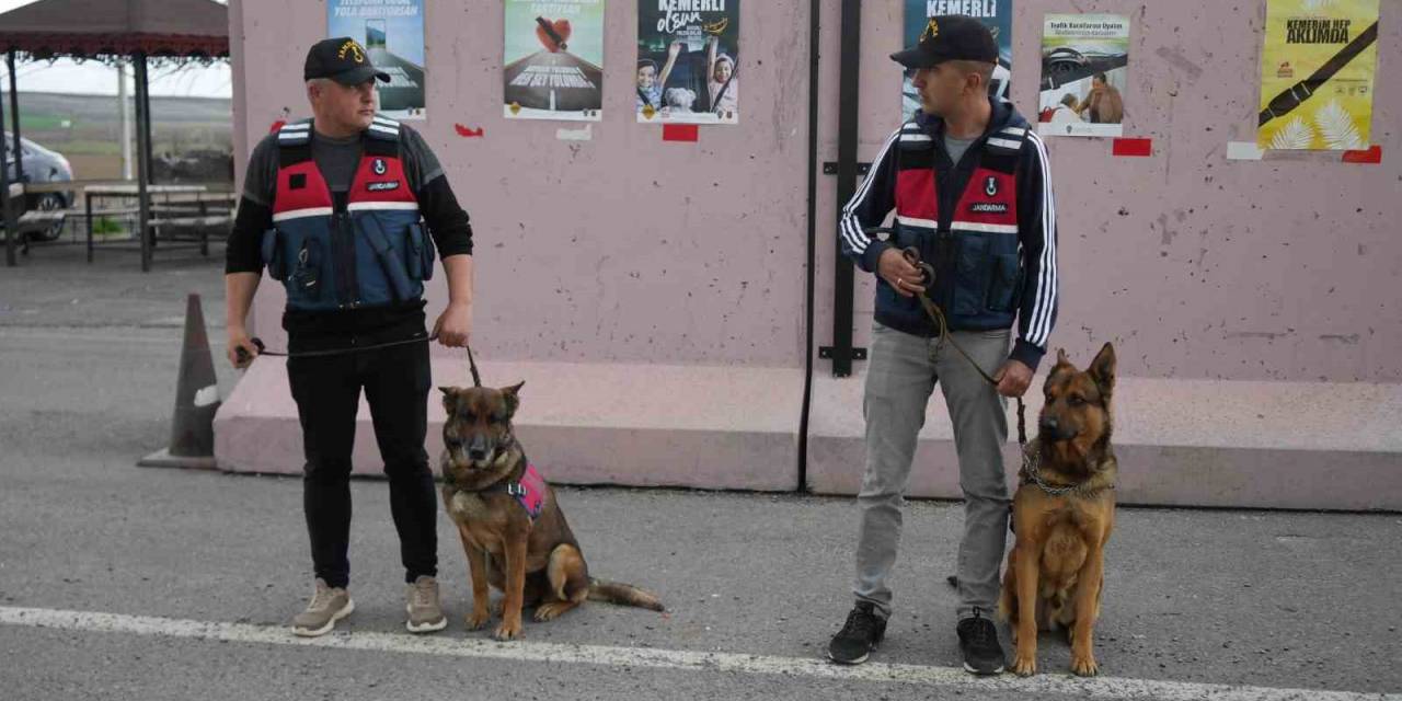Vali Çelik, Trafik Uygulama Noktalarını Denetledi, Vatandaşlarla Bayramlaştı