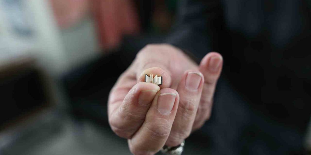 Tırnaktan Bile Küçük İncil, Görenleri Hayrete Düşürüyor