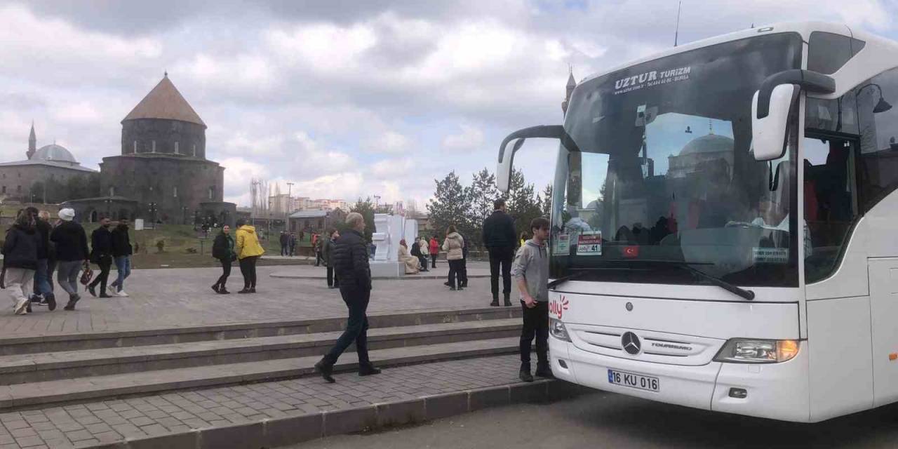 Kars’ta Bayramda Turist Yoğunluğu