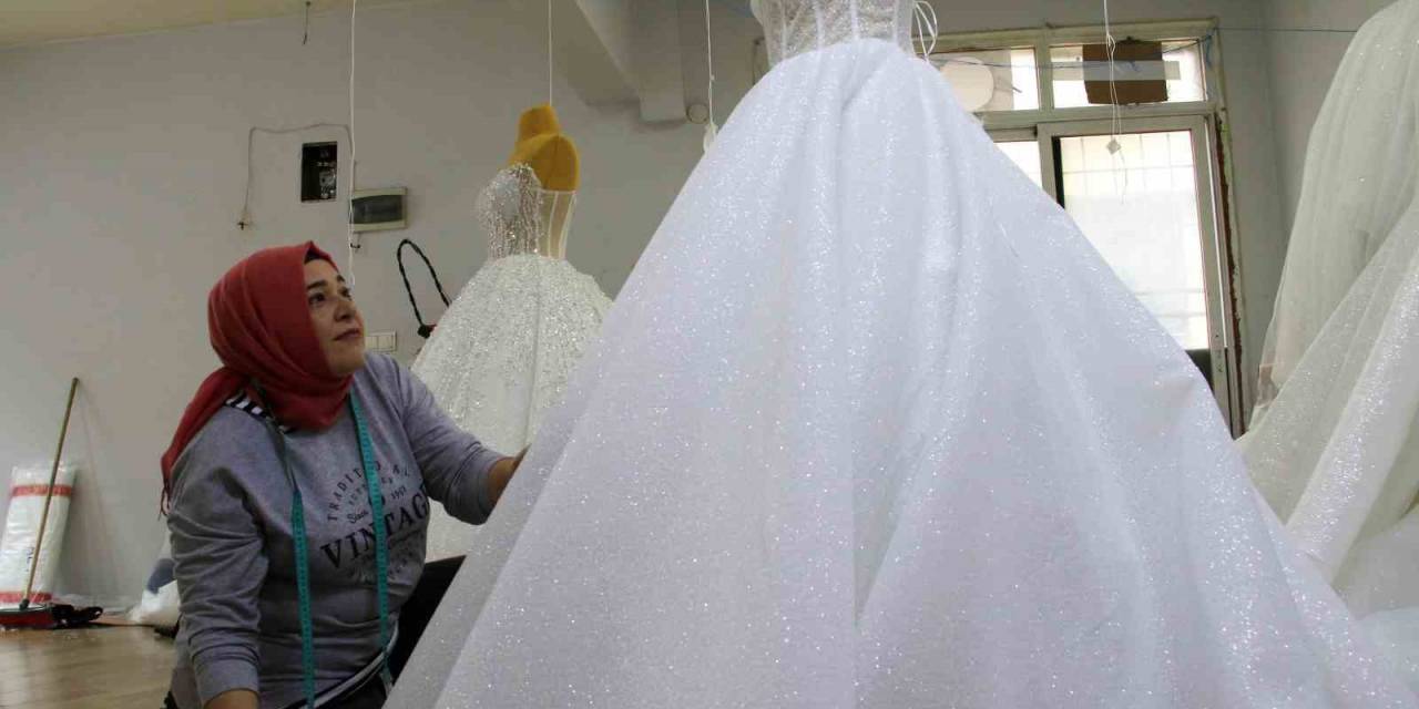 Yeni Sezonda Gelinlik Fiyatları 15 Bin Tl’den Başlıyor