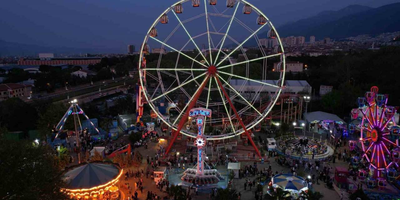 Bayram Harçlıklarını Alan Çocuklar Kültürpark’a Akın Etti