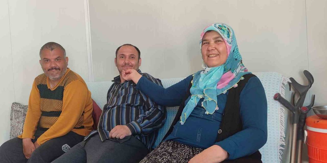 Kahramanmaraş’ta Fedakar Anne, Kendini Kas Hastası Çocuklarına Adadı