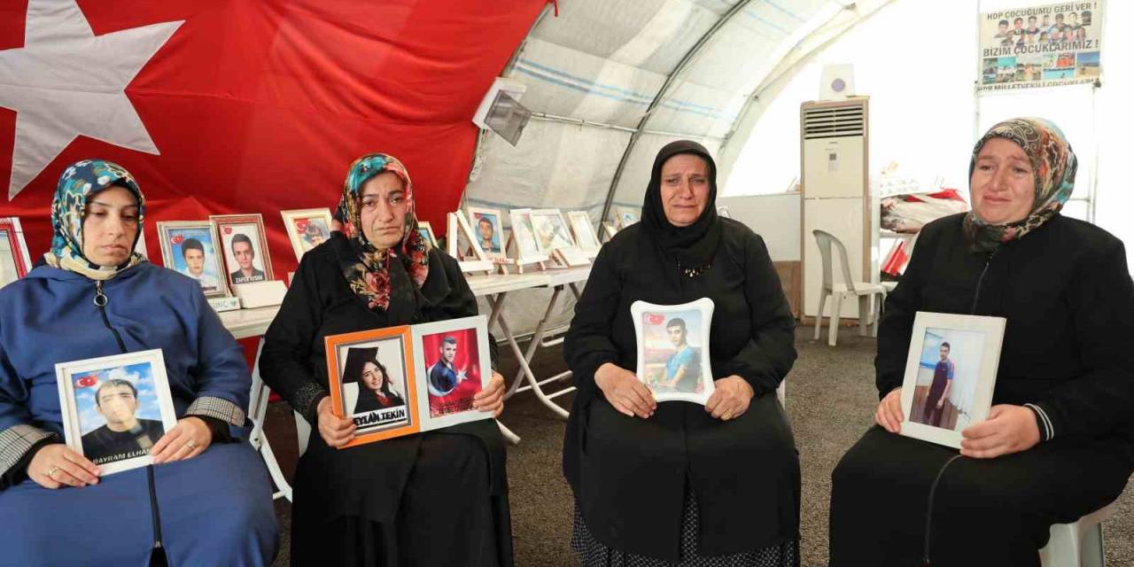 Gözyaşları İçinde 20 Bayramdır Görmedikleri Evlatlarının Bayramını Kutladı