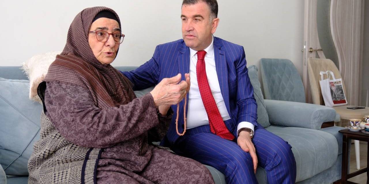 87 Yaşındaki Şehit Annesiyle Valinin Muhabbetti Gülümsetti