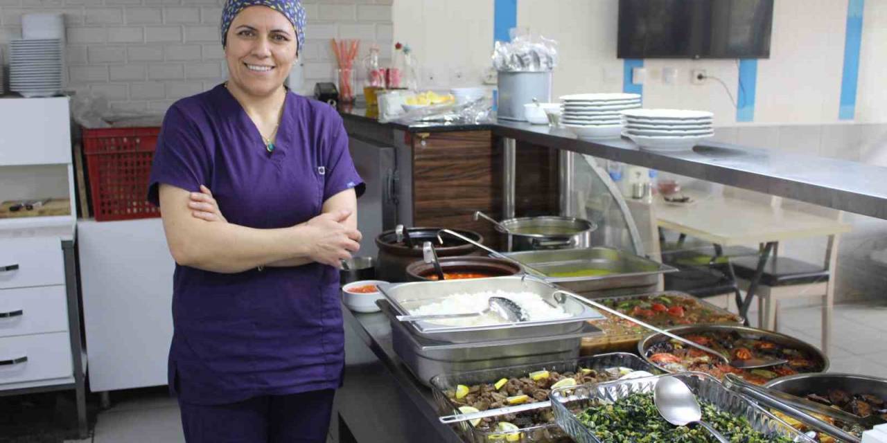 Merakı Mesleği, Kendisi "Sanayinin Nezahat Ablası" Oldu