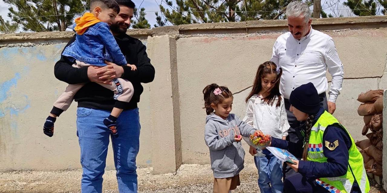 Ağrı’da Jandarma “Hayatla Yarışılmaz” Diyerek Trafik Denetimlerini Artırdı