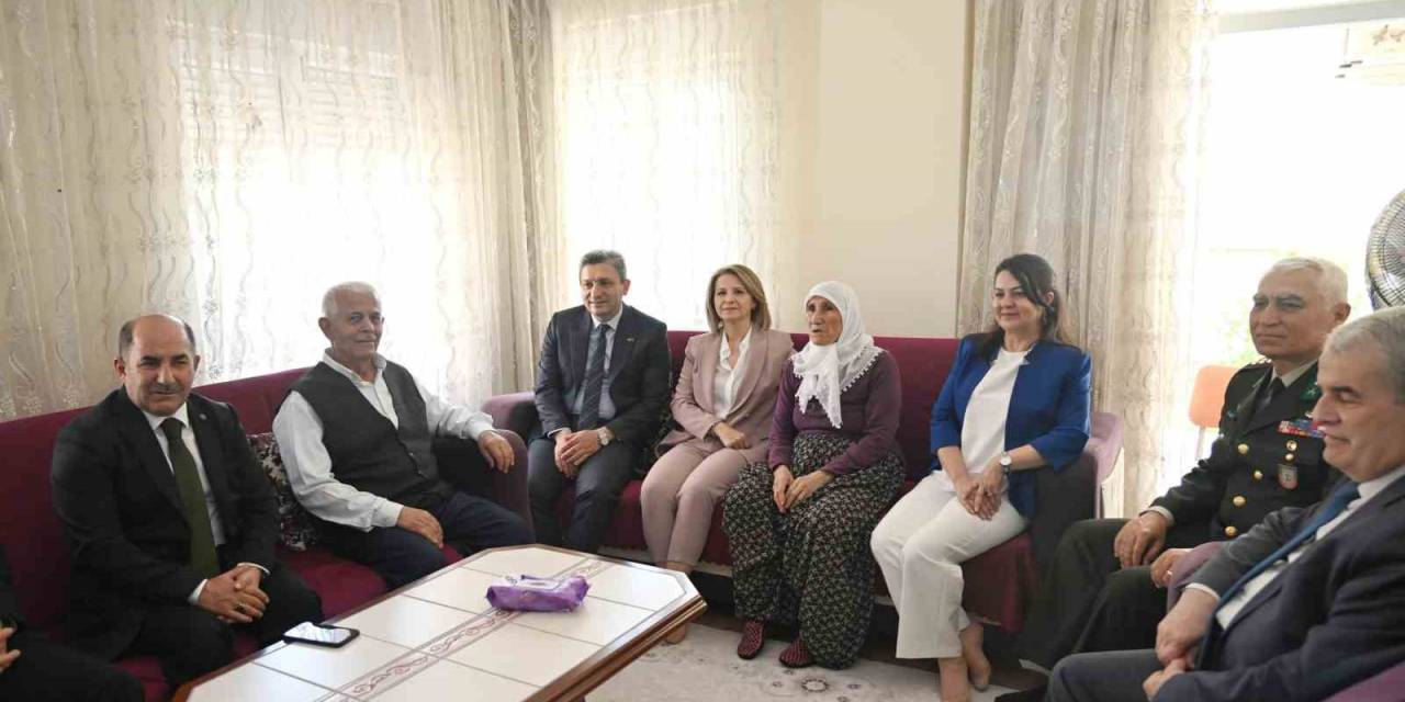 Vali Şahin Şehit Ailelerini Ve Yaşlıları Yalnız Bırakmadı